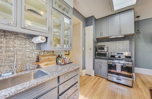 LIVE IT UP In The Castro! *4BR*W/D*Walk Score 98