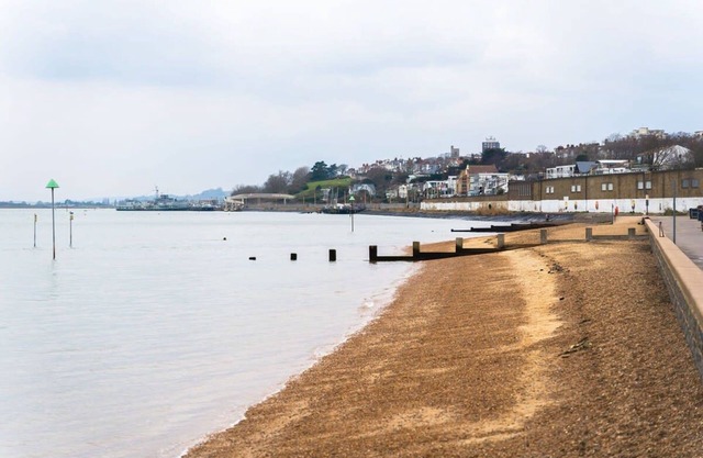 Livestay Luxury 2Bed Flat in Southend-on-Sea 2