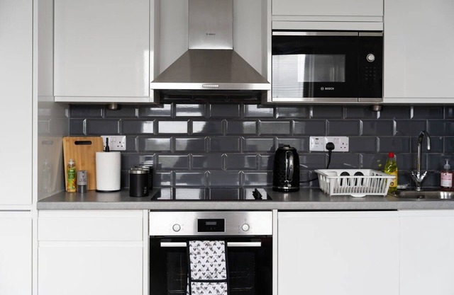Livestay Modern One Bed Apartment in Aylesbury15