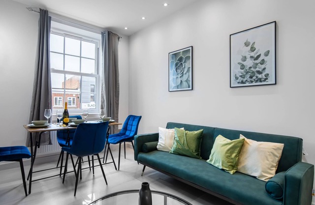 LiveStay-Stylish 2Bed Apartment in Oxfordshire*2