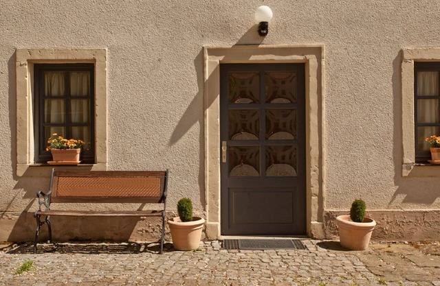 Living with artists in Dreiseitenhof between Dresden and Meissen
