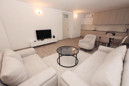 Livinn Apartments-Deluxe Apartment
