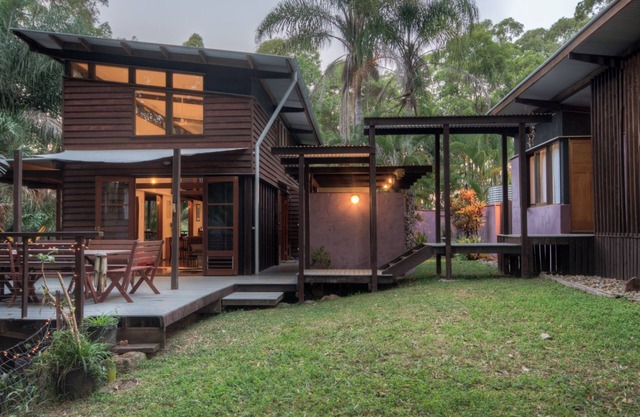 Lizard Lodge - architect designed country retreat