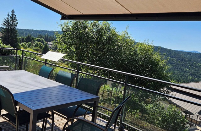 Lizieux: Quality chalet with views of the Haute-Loire mountains
