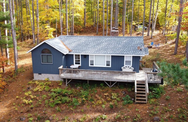 LLC-Peaceful, Lakefront Cabin Near Munising with Canoe & Rowboat