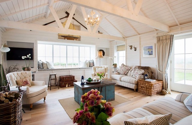 LLIGWY BEACH COTTAGE, pet friendly, luxury holiday cottage in Moelfre
