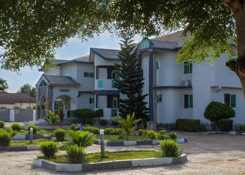 LLOYDS BEACH RESORT and SPA