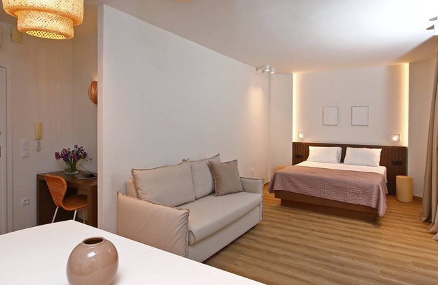 Local Suites 1 - Nea Moudania
