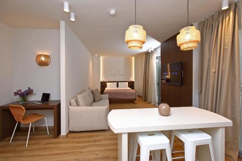LOCAL SUITES - Nea Moudania Chalkidiki