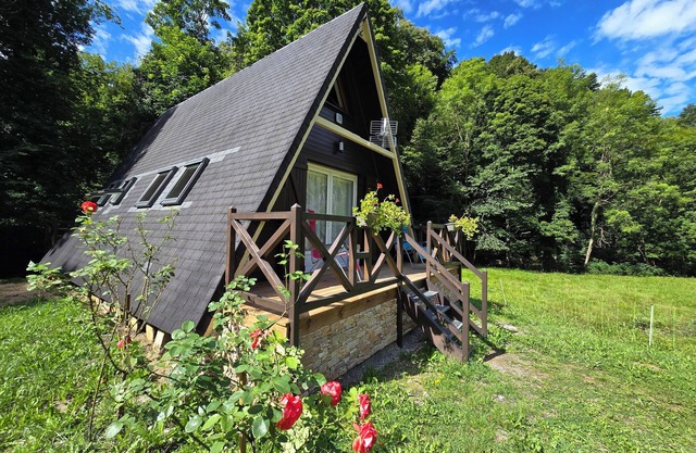 Location Chalet, Entièrement Rénové ,beaucoup de Charme, sur une Prairie