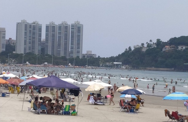 LOCATION IN THE PORTUGUESE GUARUJÁ. Next to Turtles Available this week end.