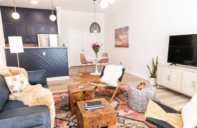 LOCATION Local Vibe Walk to all Private Entry & Outdoor Space Work &Play