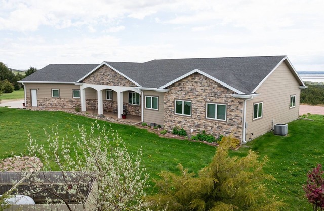 Location Location Location! On a river view acreage, sleeps up to 14, pets ok.