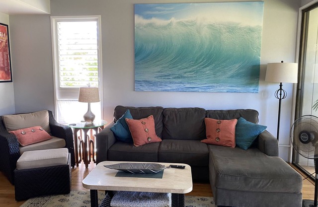 Location, location! Split AC System throughout ENTIRE condo! Legal Rental!