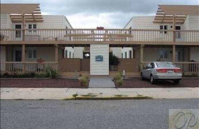 Location, Location 1/2 block to the beach, 1 1/2 to the downtown shopping district