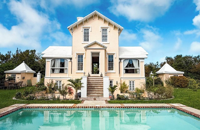 Locust Hall - Historic Farmhouse in Private Garden Setting