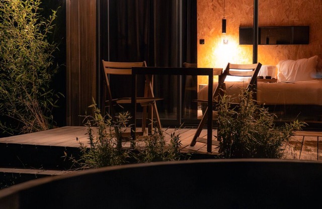 Lodge with private nordic bath by the water