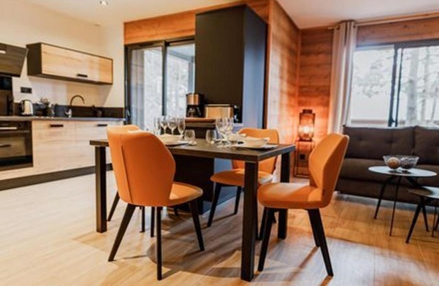 Lodge avec bain à remous privatif, proche du golf et piscine réservée - Confort et activités garanties - FR-1-582-373