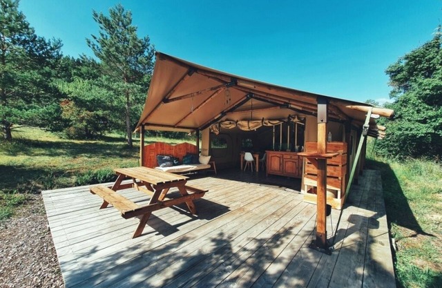 Lodge Grenada Tent 6 persons, 2 bedrooms, kitchenette, living room