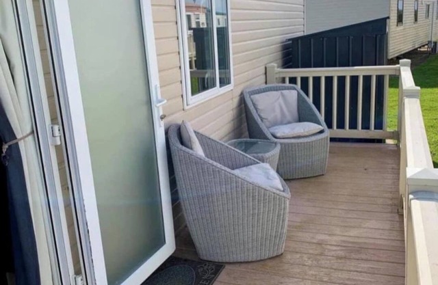 Lodge - Sleeps 6 - Patio - Parking - Beach Close