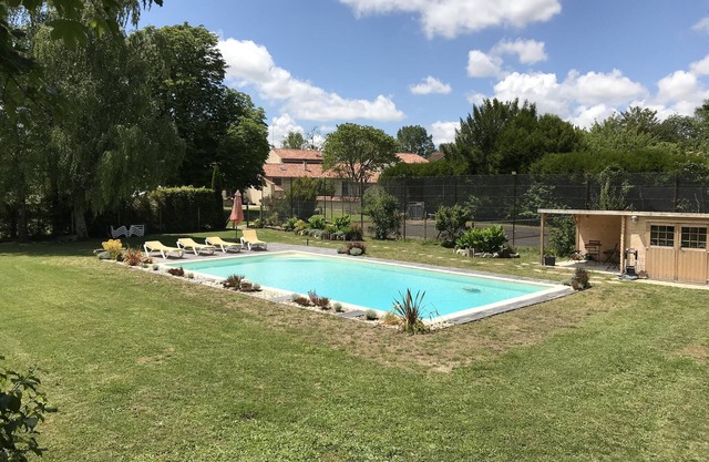 Lodging in park, located between Saintes and Cognac