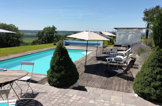 Loft 4 p, Marciac exceptional view of the Pyrenees, swimming pool, no pets
