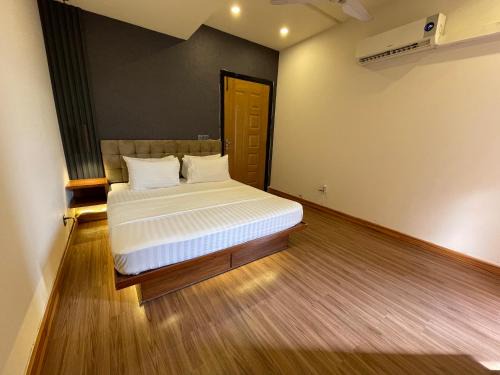 Loft Apartment E-11