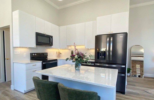 Loft Apartment On Main - Sleeps 4