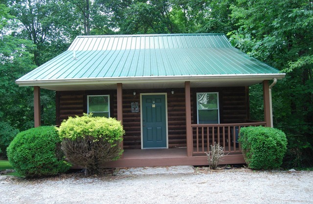 Loft Cabin with Hot Tub @ LakePointe Resort - no cleaning fees!