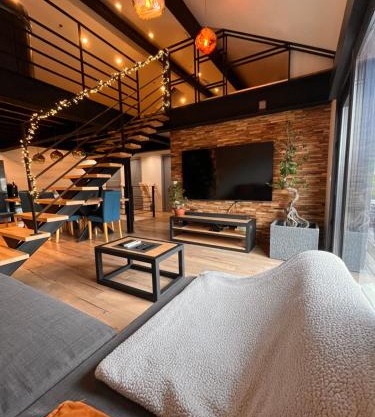 Loft industriel avec jacuzzi