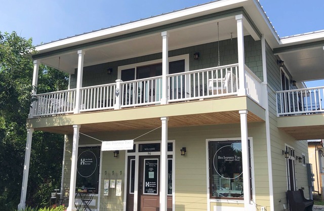 * Loft Lodging in Apalachicola