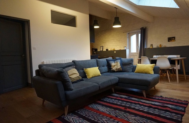 Loft-style apartment - 80m2, quiet, close to Airbus and MEETT