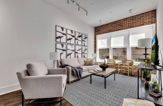 Loft Style Spacious Lux Apt 102, sleeps 6