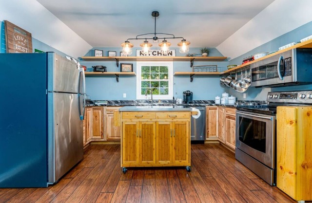 Lofted Suite With King Bed 30 Min To Nashville!