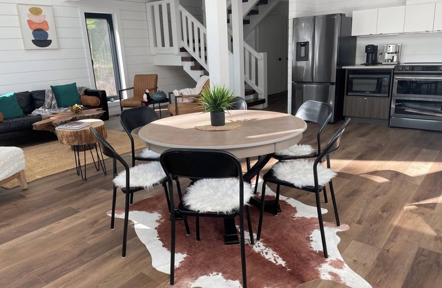 Log Cabin - Enjoy Nature’s Playground, Dining, Adventure - Calabogie