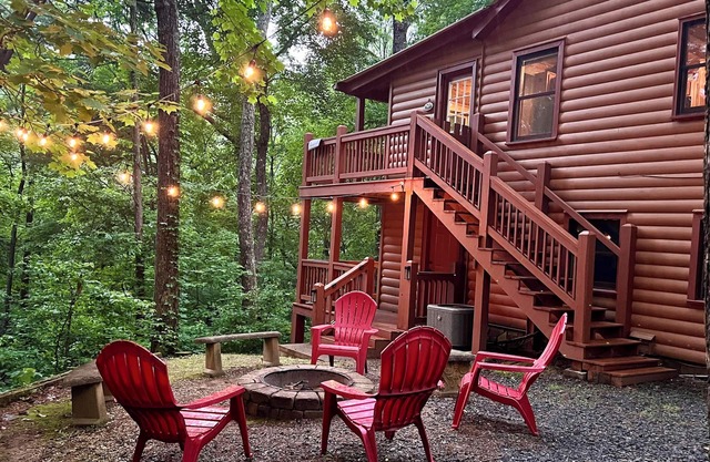 Log Cabin : hot tub, pool table, Pac-Man, double decks-kids & dog friendly