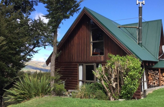 Log cabin in the mountains with indoor climbing wall, perfect for a family.