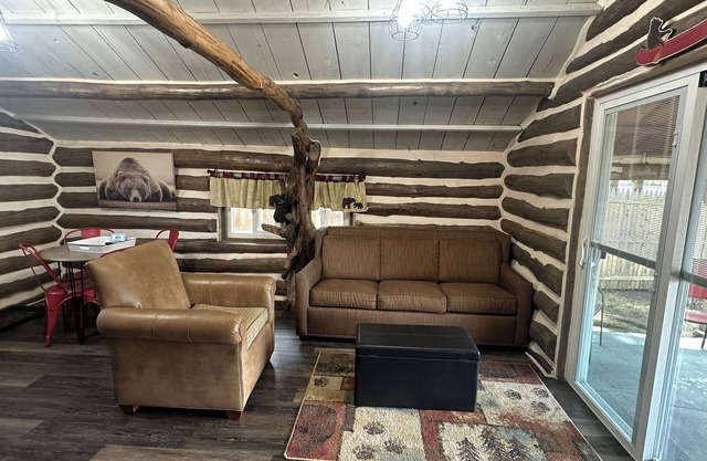 Log Cabin on Lake Alice & ATV/UTV Trails, Papa Bear 2-Bedroom