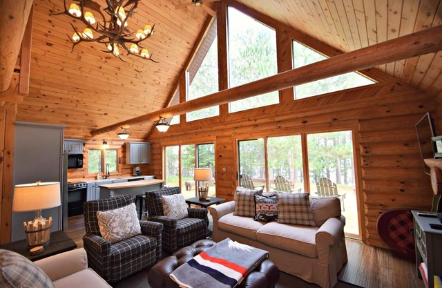 Log Cabin on Spring Fed Lake Little Bear