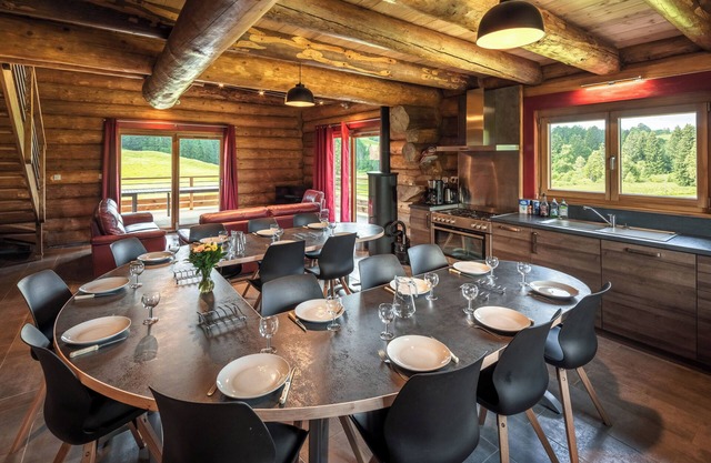 Log cabin with 25 m2 terrace and unobstructed view