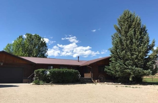 Log home just 32 miles to the east gate of Yellowstone National Park