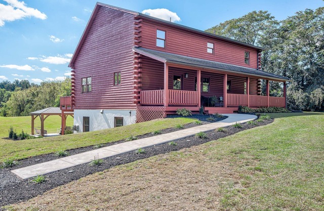 Log Home on 8 Acres close to Hershey attractions