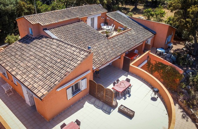 Logement une Chambre et une Mezzanine 5/6pers Piscine Chauffée