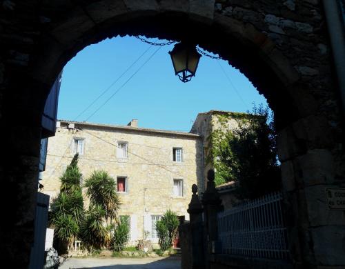 Logis de La Meschaussée, dans donjon du XIe siècle