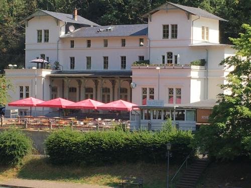 Loklounge Ferienwohnung im historischen Bahnhofsgebäude in Balduinstein