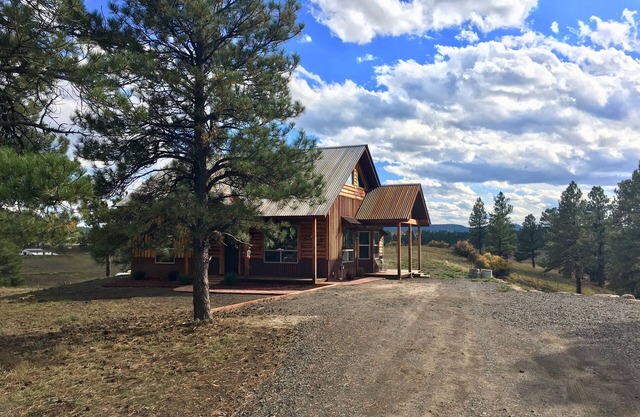 Loma Ponderosa - Modern Mountain Cabin