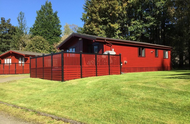 Lomond Retreat - Luxury Log Cabin at Loch Lomond - Sleeps 4