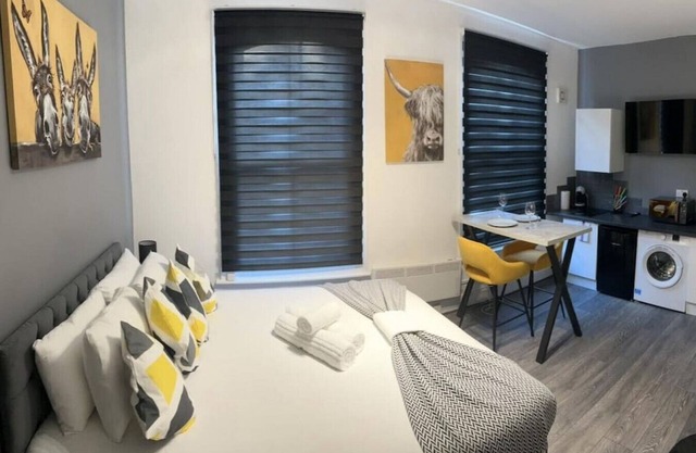 London studio, perfect stay, close to underground/train