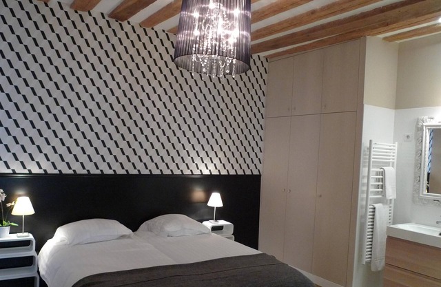 Long and short stays, 2 premium rooms, conveniently located - 2/4 people