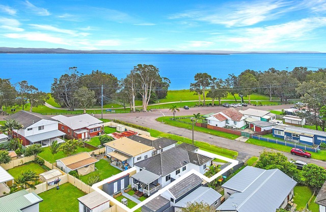 Long Jetty Lake House -Long Jetty, Central Coast Fully Renovated 3 bed Cottage,